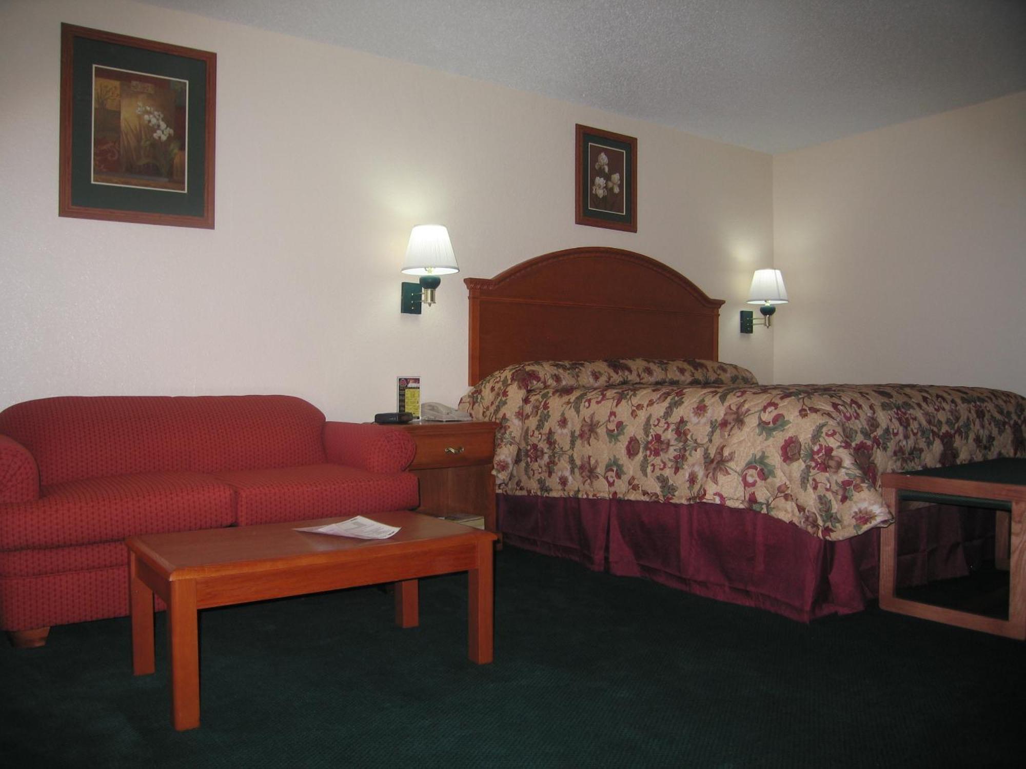 Americas Best Value Inn Lubbock East Room photo