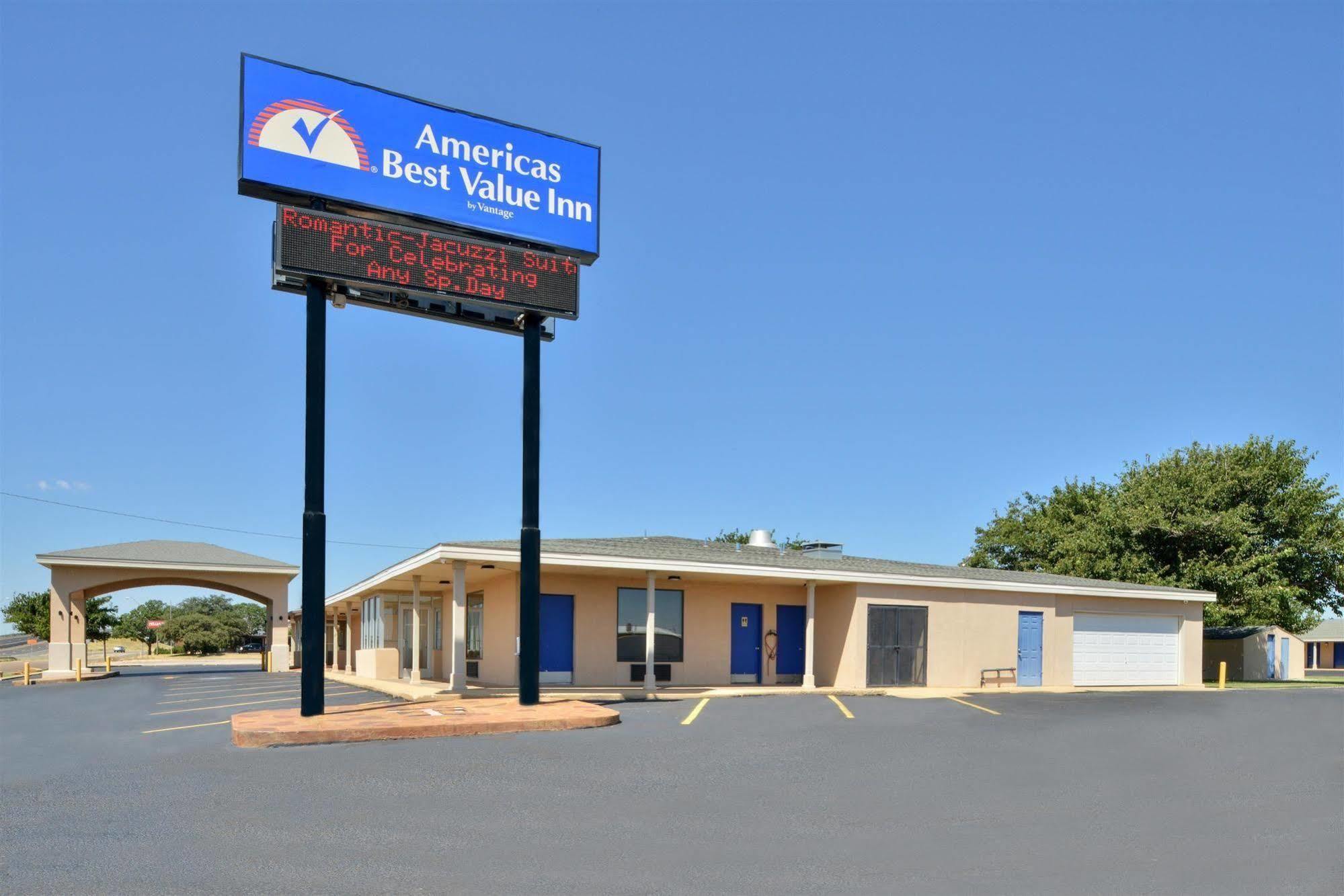 Americas Best Value Inn Lubbock East Exterior photo