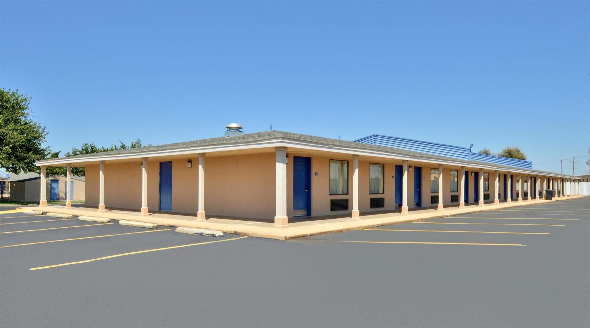 Americas Best Value Inn Lubbock East Exterior photo