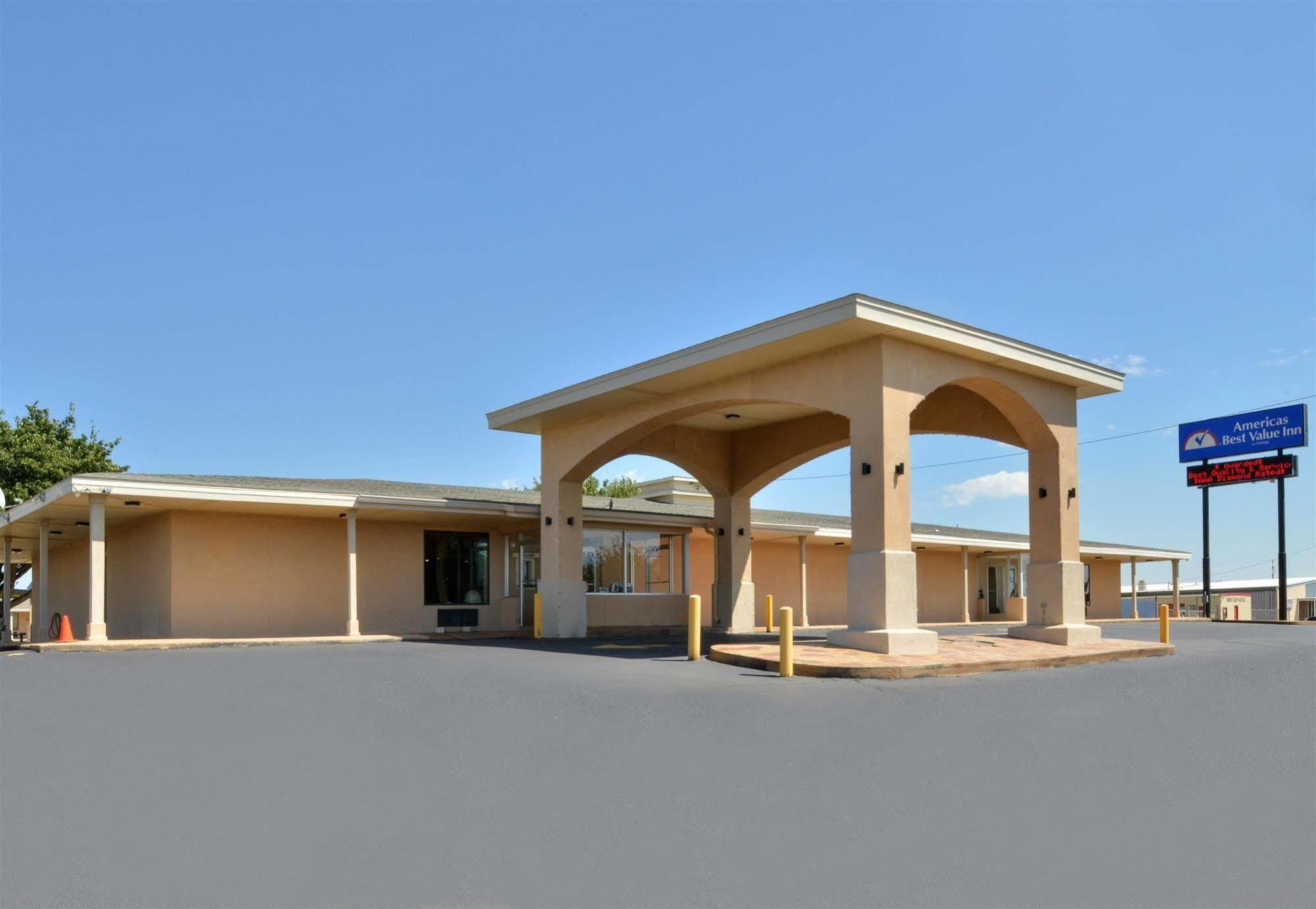 Americas Best Value Inn Lubbock East Exterior photo